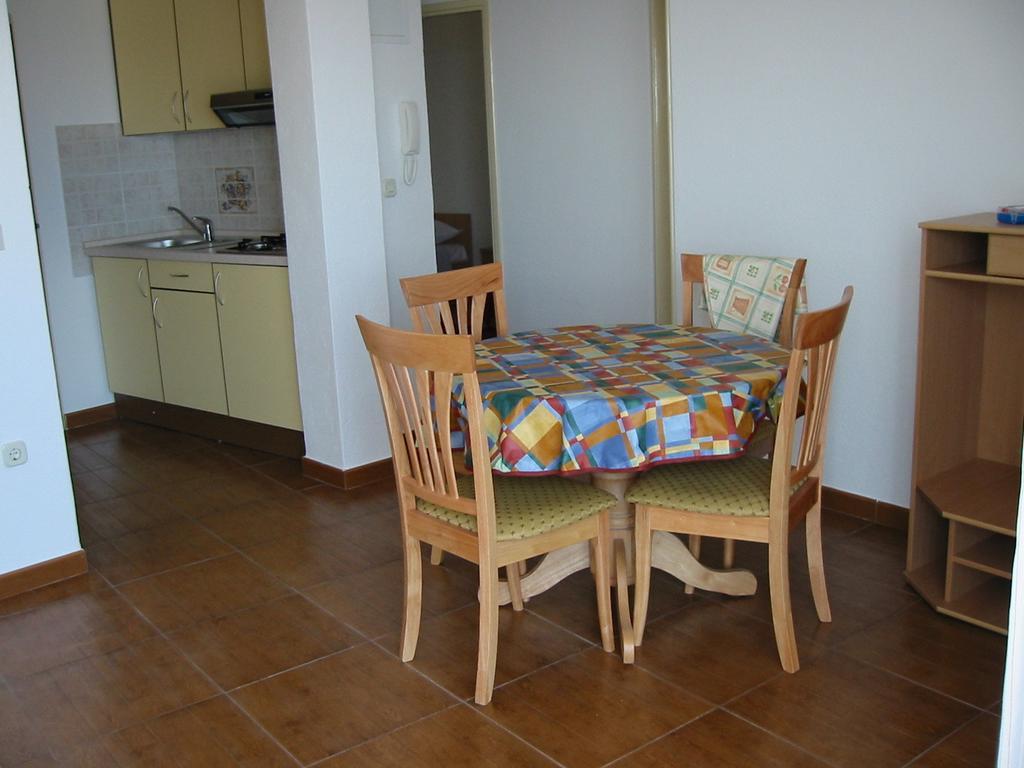 Apartments Waterfront Ivan Podgora Phòng bức ảnh